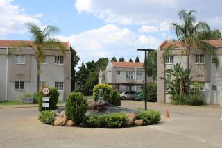 Modern 2-Bedroom Home with Pool Access - Johannesburg - 1