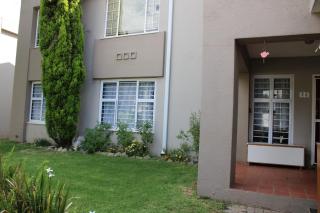 Modern 2-Bedroom Home with Pool Access - Johannesburg - 4