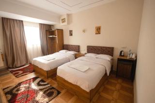 The View Pyramids GOLD ONE - 1