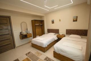 The View Pyramids GOLD ONE - 2