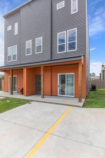 Teche House KING Bed Luxury Getaway Fast WiFi - 9