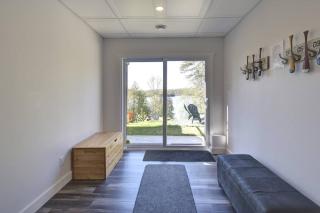 Modern Lakefront Chalet Private Jacuzzi Dock - Chertsey - 7