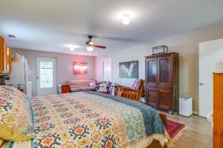 2 Mi to 7f Lodge and Events Rural Retreat! - College Station - 4