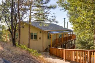 Ski, Hike and Fish Mtn-View Gem with Deck in Tuolumne - Tuolumne - 8