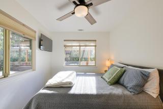 Ski, Hike and Fish Mtn-View Gem with Deck in Tuolumne - Tuolumne - 2