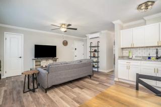 OV Mosaic Otter Suite - North Camellia Acres - 5