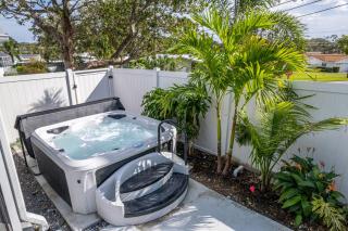 Breezy Blue-Pool Hot Tub Minutes to Beach Games - 8