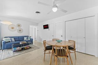 Breezy Blue-Pool Hot Tub Minutes to Beach Games - 4