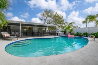 Breezy Blue-Pool Hot Tub Minutes to Beach Games - Largo - 0