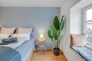 Urban Jungle Design - Historic City Center with Free Parking & Panoramic View by HERO HOMES - Graz - 7