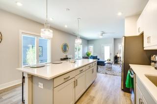 2 Mi to Duke University Townhome in Durham! - Durham - 2