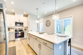 2 Mi to Duke University Townhome in Durham! - Durham - 1