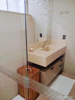 Quarto com ar e banheiro estacionamento e Wi-Fi - 7