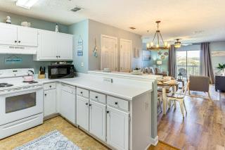 Walk to Beach Condo with Balcony in PCB! - Panama City Beach - 2
