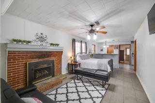 9 Mi to Water Park Silver Creek Gem with Fireplace! - Prentiss - 6