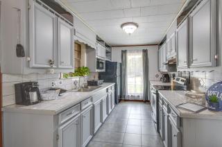 9 Mi to Water Park Silver Creek Gem with Fireplace! - Prentiss - 1
