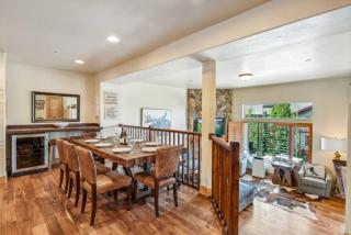 Bear Hollow 4 Bedroom 4 Bathroom Plus Hot Tub Minutes from Slopes - Park City - 0