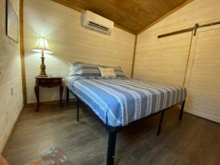 Hollow Branch Hideaway - Linden - 5
