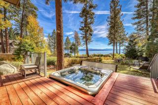 Spellbound Lakefront Lodge by Tahoe Getaways - 5 BR w Hot Tub, Buoy & Beach access - 7
