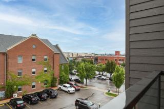 Brand New Condo in the Heart of Traverse City! - Traverse City - 3