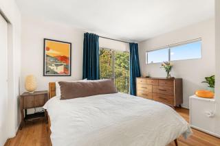 Mid-century Modern Hollywood Hills Retreat - Los Angeles - 7