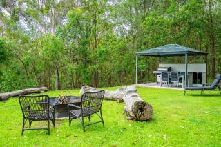 Bathtub With a View at Cockatoo Cabin - Mudgeeraba - 1