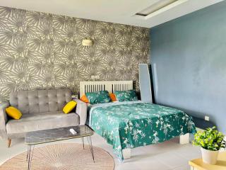 Laetitia Belle Vue - 1