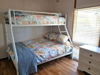 Lil Blue Beach House - 4