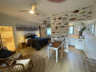 MrandMrs Fish Cabins - American River - 5
