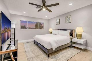 Newly Renovated Modern Oasis w Pool Mins to Strip - Las Vegas - 4