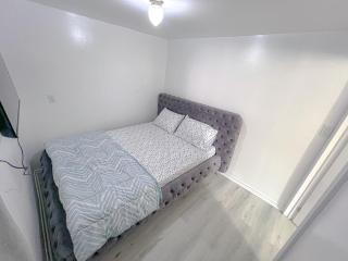 D4 Room Near Airport - Brampton - 0