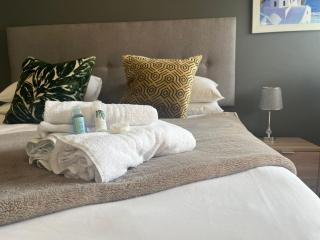 Luxury Suites on Santorini - East London - 2