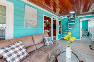 Flamingo House, Unit B - 1