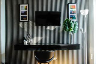 Vibrant City Skyline Views 1br - Manilla - 3
