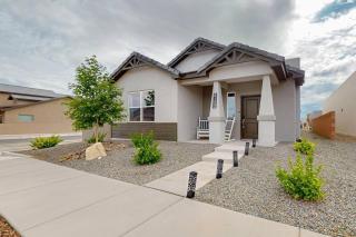 King Bed with Pool Access and Dog Friendly - 0