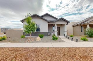 King Bed with Pool Access and Dog Friendly - 8