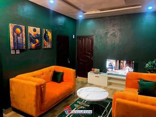Posh and Petite Escape! - Galadima - 6