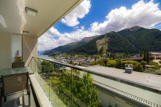 Stylish Haven Luxury Interiors in Prime Location - Queenstown - 9