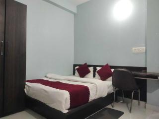 Hotel O Home Aditya Inn Suits Homestay - Ayodhya - 0