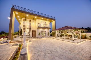 ELIVAAS Heaven in Hills Mountara 3 BHK Villa with Lounge & Pvt Pool - 0