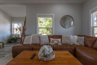 Relaxing 3BR Home with Vineyard View Rooftop Deck and Game Room - Sebastopol - 2