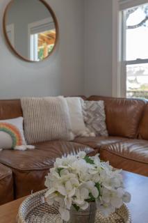 Relaxing 3BR Home with Vineyard View Rooftop Deck and Game Room - Sebastopol - 3