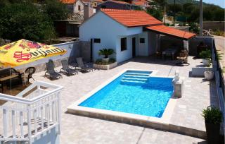 3 Bedroom Amazing Home In Vinovac - 5