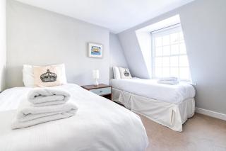 Cozy and Spacious Kensington Maisonette - 7