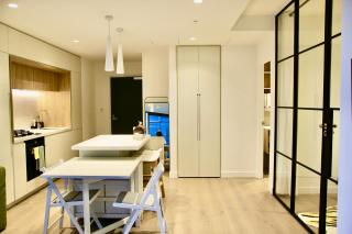 Chic 2BR Luxury Apt in Prime West Side Complex Center of It All - 2