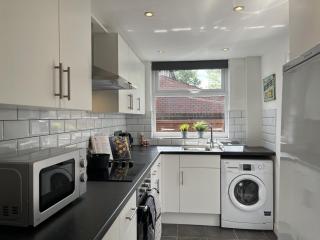 Modernised central Wigan townhouse sleeps up to 6 - Wigan - 6