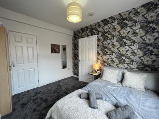 Modernised central Wigan townhouse sleeps up to 6 - Wigan - 2