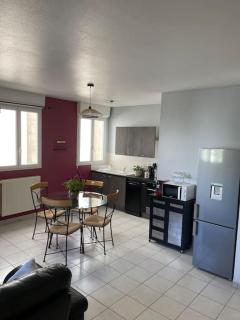Bel appartement proche gare - WiFi - parking - Vesoul - 1