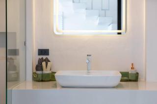 Unique Townhouse Pool Slide Access - 5