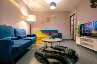 Spacious & Comfy Home in West Midlands - Sleeps 8, Free Parking, WiFi, Netflix, Prime Location, Ideal for Contractors, Business, Groups, Travellers, Families and Relocators - Coventry - 2